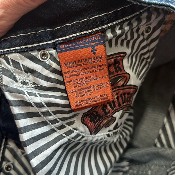 Rock Revival Women's Cadeau Easy Crop Capri Jeans Size 31 Dark Wash - Picture 13 of 16